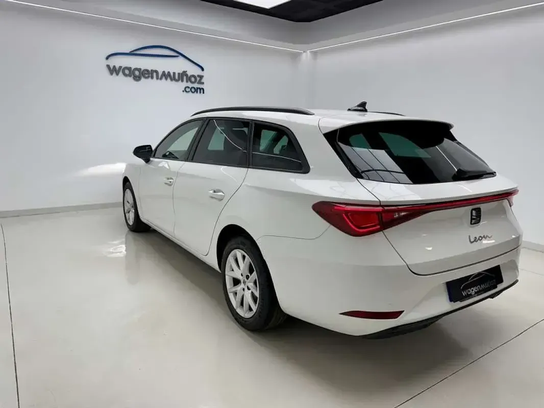 Usado Seat Leon ST Style 116 CV (85 kW) 2021 Blanco Familiar