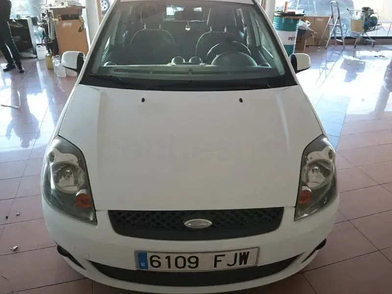 Usado Ford Fiesta Futura 90 CV (66 kW) 2007 Blanco Utilitario