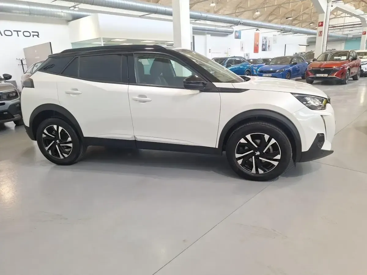Usado Peugeot 2008 Allure 130 CV (95 kW) 2020 Blanco SUV