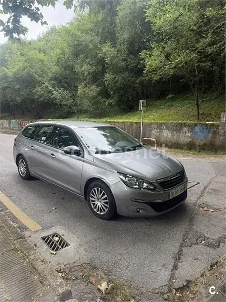 Usado Peugeot 308 SW Active 120 CV (88 kW) 2016 Gris / plata Familiar