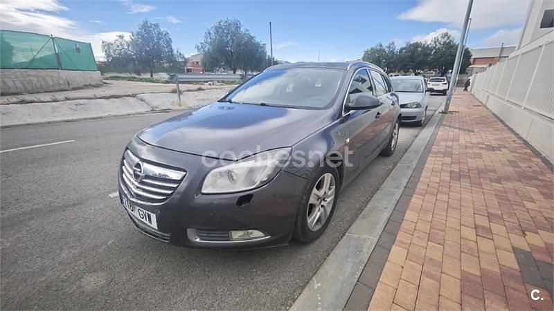 Usado Opel Insignia Cosmo 130 CV (95 kW) 2010 Gris / plata Familiar