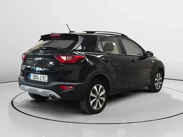 Usado Kia Stonic GT-Line 100 CV (73 kW) 2022 Negro SUV