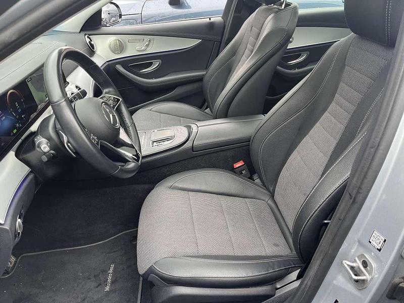 Usado Mercedes E300 320 CV (235 kW) 2023 Gris Familiar