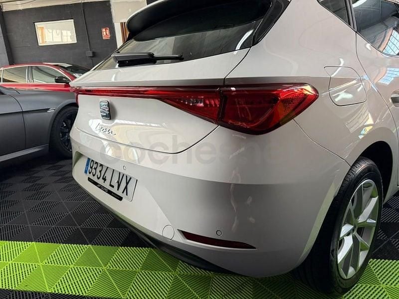 Używany Seat Leon Style 115 KM (84 kW) 2022 Biały Sedan/Limuzyna