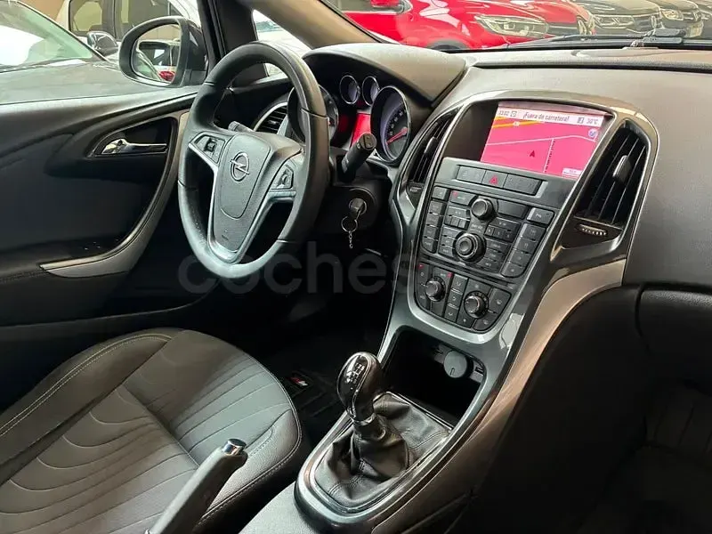 Usado Opel Astra Sportive 130 CV (95 kW) 2012 Marrón Berlina