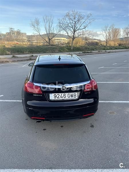 Usado Opel Insignia Sport 160 CV (117 kW) 2009 Negro Familiar