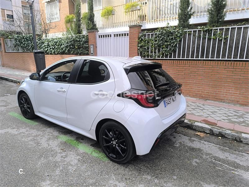 Usado Toyota Yaris Hybrid Style 116 CV (85 kW) 2023 Blanco Berlina