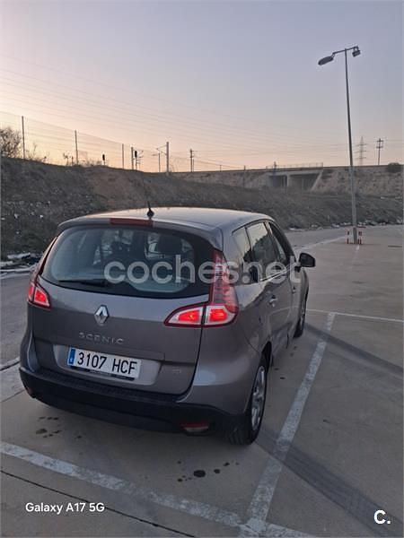 Usado Renault Scénic III Dynamique 110 CV (80 kW) 2011 Gris / plata Monovolumen