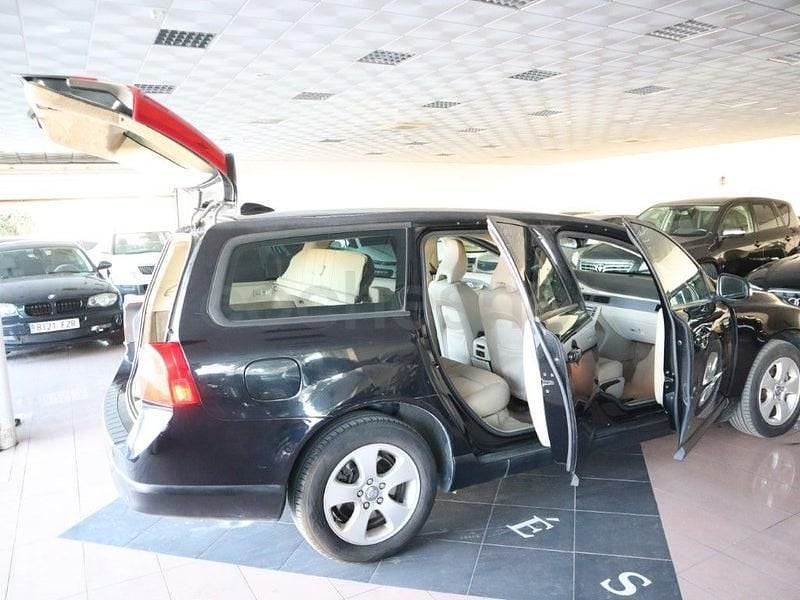 Usado Volvo V70 Momentum 136 CV (100 kW) 2009 Negro Familiar