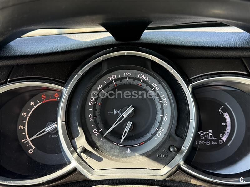 Usado DS Automobiles DS3 Cabriolet 120 CV (88 kW) 2016 Granate Descapotable