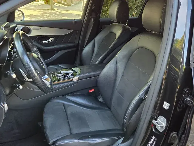 Usado Mercedes GLC220 AMG line 170 CV (125 kW) 2016 Negro SUV
