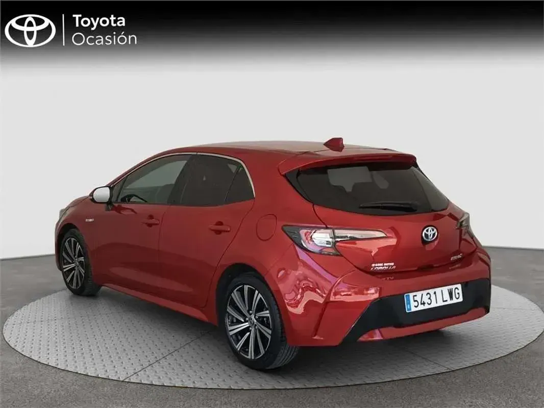 Usado Toyota Corolla Style 122 CV (89 kW) 2022 Rojo Utilitario