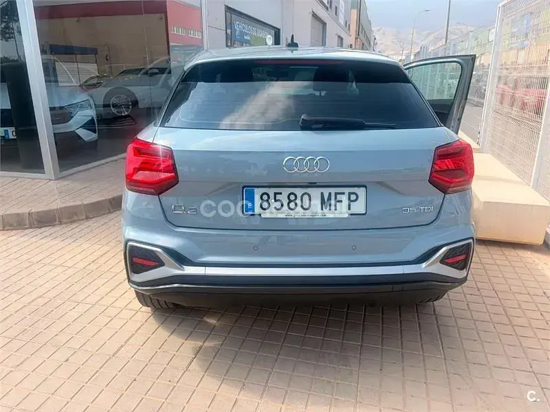Usado Audi Q2 S-Line 150 CV (110 kW) 2023 Gris / plata SUV