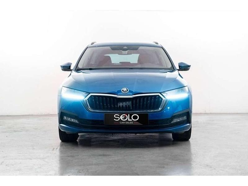 Usado Skoda Octavia Ambition 204 CV (150 kW) 2022 Azul Familiar