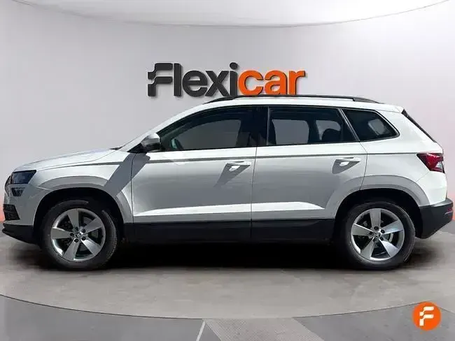 Usado Skoda Karoq Ambition 150 CV (110 kW) 2021 Blanco SUV