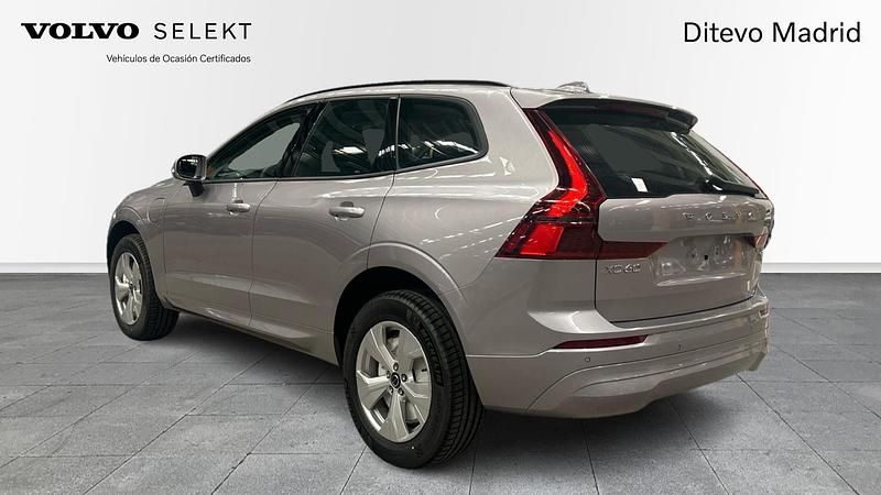 Usado Volvo XC60 Core 350 CV (257 kW) 2025 Gris / plata SUV
