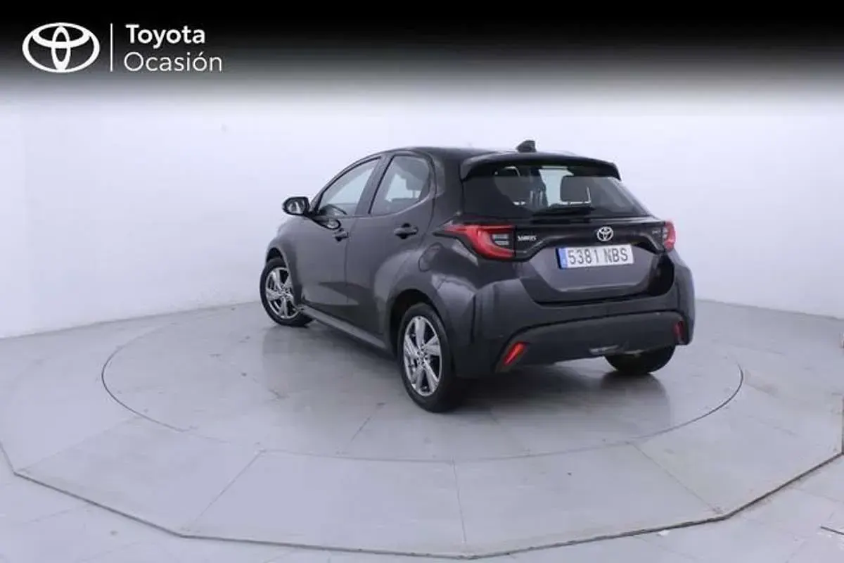 Usado Toyota Yaris Active 116 CV (85 kW) 2025 Negro Utilitario