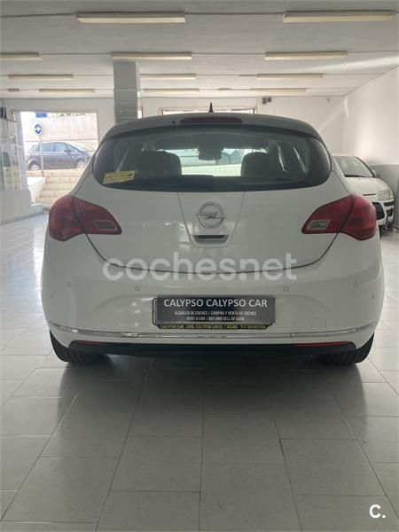 Usado Opel Astra Excellence 110 CV (80 kW) 2014 Blanco Berlina