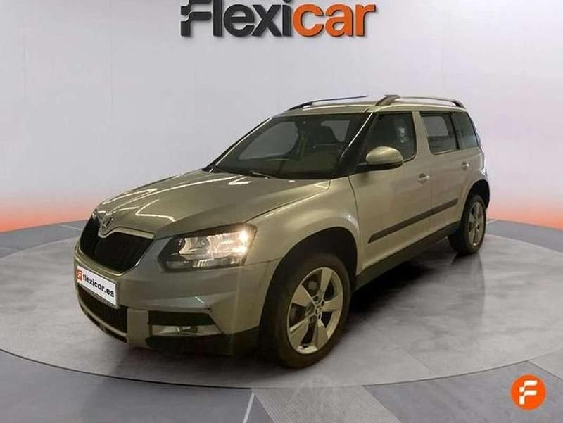 Usado Skoda Yeti Active 110 CV (80 kW) 2016 Gris SUV