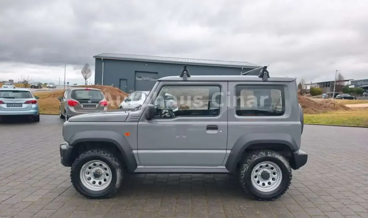Usado Suzuki Jimny 102 CV (75 kW) 2019 Gris SUV