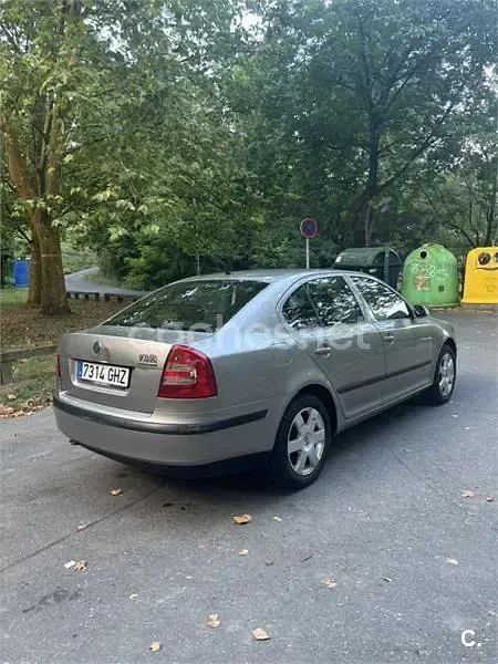 Usado Skoda Octavia Active 105 CV (77 kW) 2008 Beige Berlina