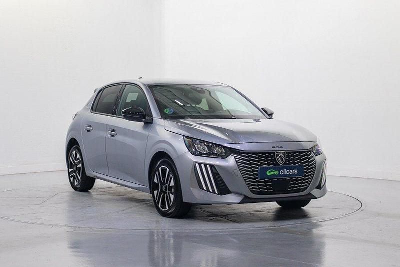 Usado Peugeot 208 Allure 101 CV (74 kW) 2025 Gris / plata Utilitario