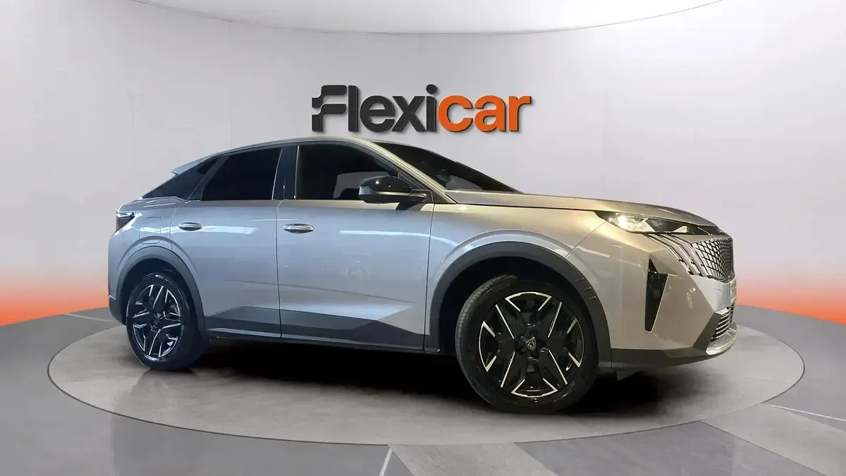 Usado Peugeot 3008 Allure 136 CV (100 kW) 2025 Gris SUV