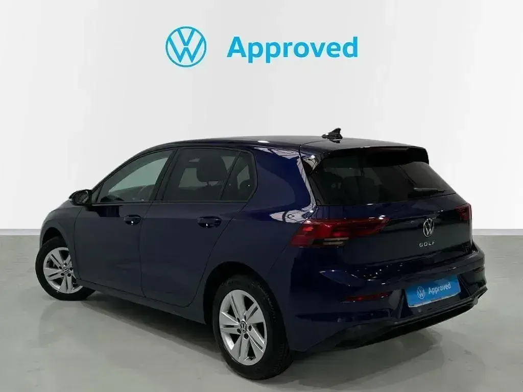 Occasion VW Golf VIII Life 110 ch (80 kW) 2022 Bleue Berline