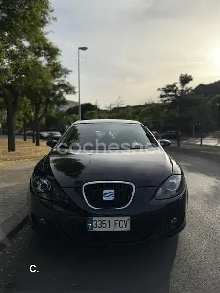 Usado Seat Leon Reference 140 CV (102 kW) 2006 Negro Utilitario