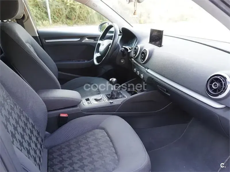 Usado Audi A3 Ambition 110 CV (80 kW) 2015 Blanco Berlina