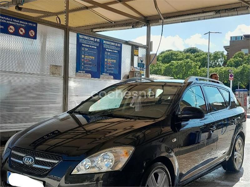 Negro Usado 2008 Kia Ceed Utilitario | 4200 € (Un poco caro) - Imagen 1/4