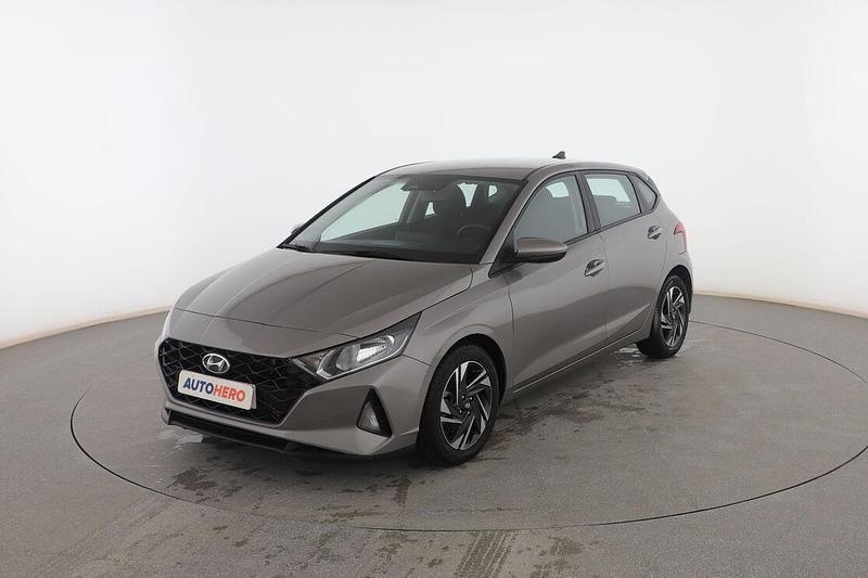 Usado Hyundai i20 101 CV (74 kW) 2022 Gris Berlina