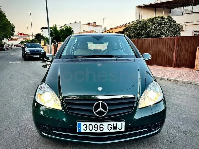 Usado Mercedes A180 Avantgarde 109 CV (80 kW) 2010 Verde Monovolumen