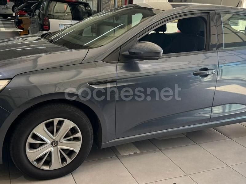 Usado Renault Mégane IV Life 100 CV (73 kW) 2016 Gris / plata Berlina
