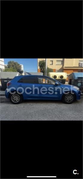 Azul Usado 2023 Kia Rio Berlina | 13.800 € (Precio justo) - Imagen 1/4