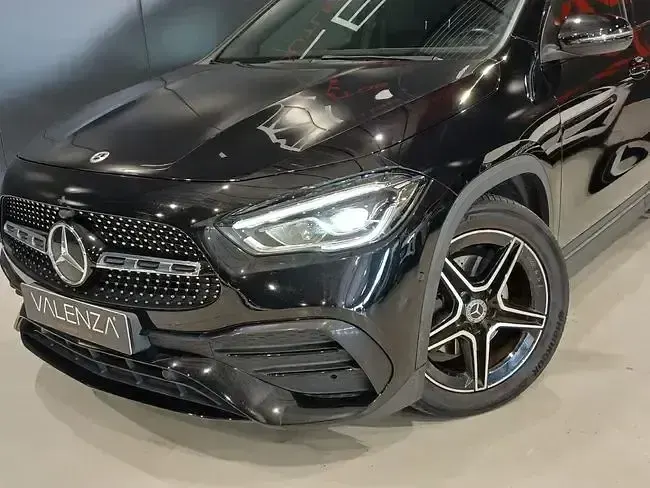 Usado Mercedes GLA180 AMG 136 CV (100 kW) 2021 Negro SUV