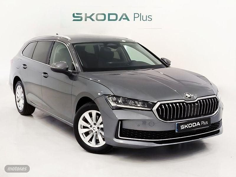Gris / plateado Usado 2025 Skoda Superb Selection Familiar | 36.500 € (Buen precio) - Imagen 1/4