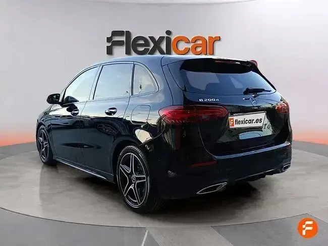 Usado Mercedes B200 150 CV (110 kW) 2024 Negro Utilitario
