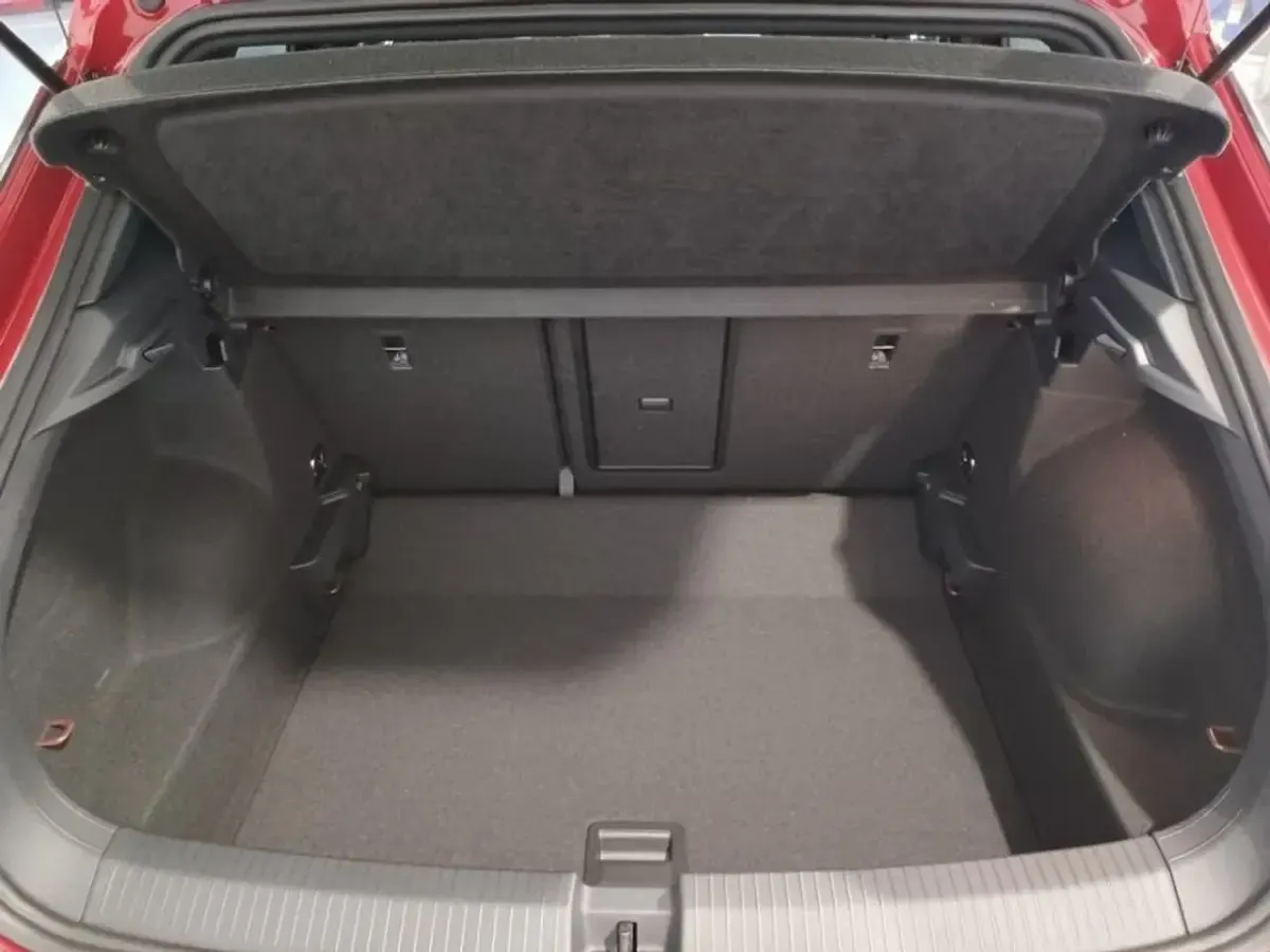 Usado VW T-Roc 150 CV (110 kW) 2024 Rojo SUV