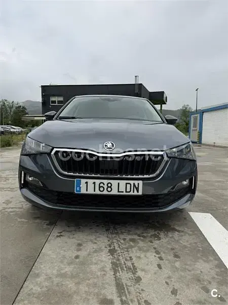 Usado Skoda Scala Ambition 110 CV (80 kW) 2020 Negro Utilitario