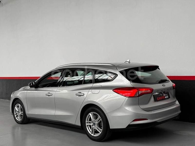 Usado Ford Focus Trend 120 CV (88 kW) 2021 Gris / plata Familiar