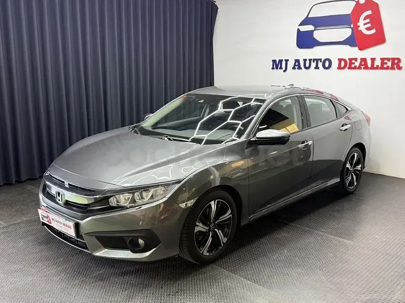 Usado Honda Civic Elegance 182 CV (133 kW) 2018 Gris / plata Berlina