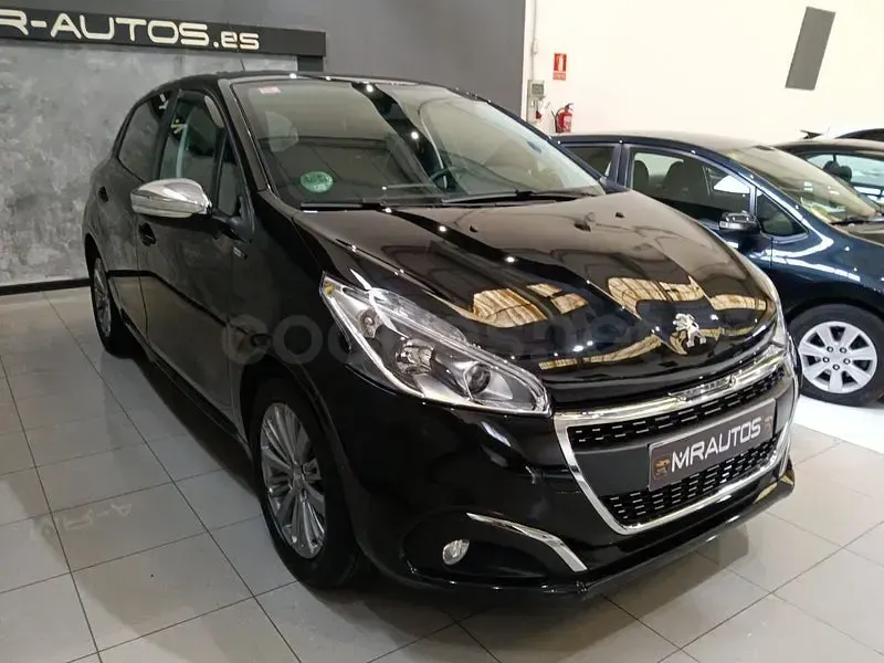 Usado Peugeot 208 Style 82 CV (60 kW) 2017 Negro Utilitario