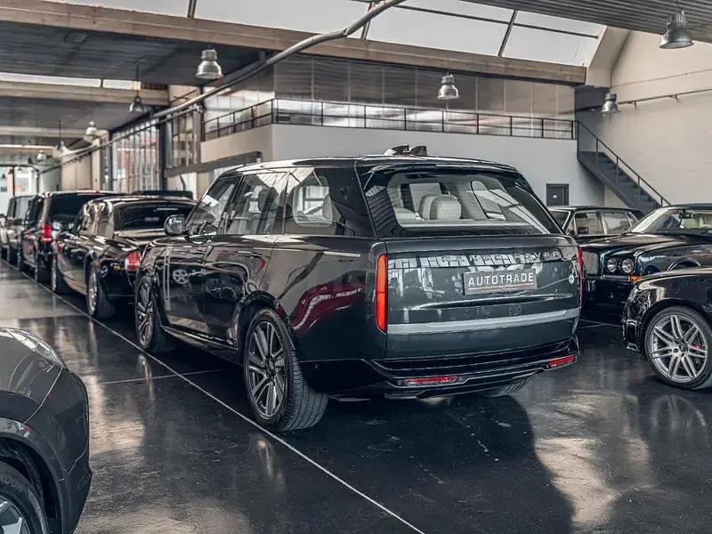 Käytetty Land Rover Range Rover 530 HP (389 kW) 2023 Harmaa Katumaasturi