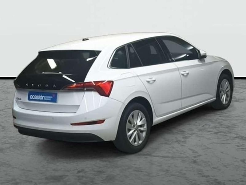 Usado Skoda Scala Ambition 95 CV (69 kW) 2023 Blanco Utilitario