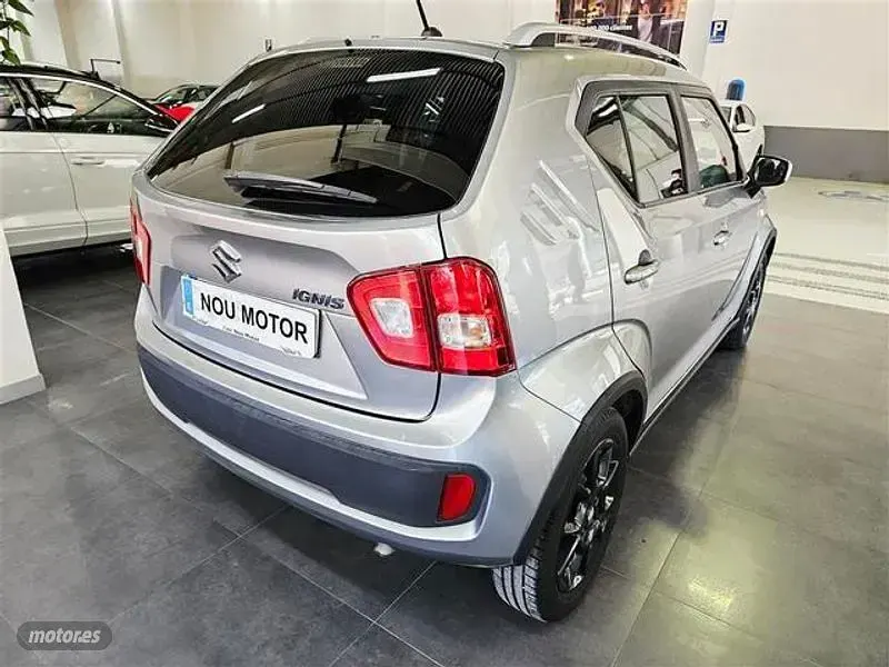 Usado Suzuki Ignis 90 CV (66 kW) 2017 Plateado SUV