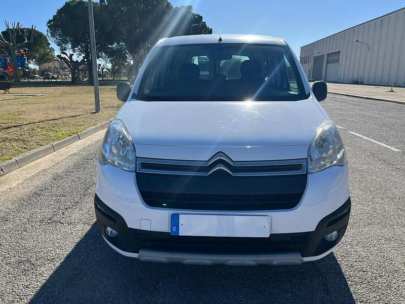Begagnad Citroën Berlingo Live 75 HK (55 kW) 2017 Vit Minibuss