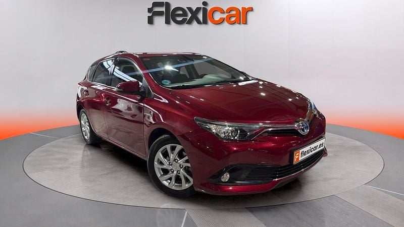Usado Toyota Auris Hybrid Active 136 CV (100 kW) 2017 Burdeos Utilitario