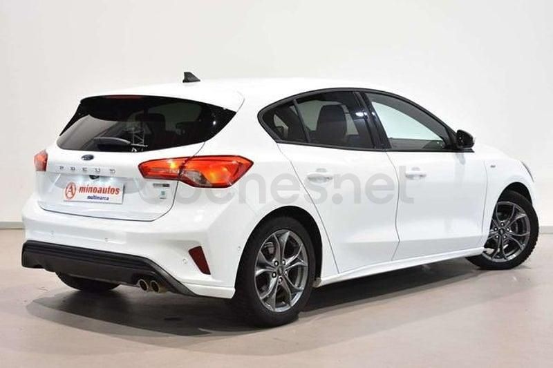 Usado Ford Focus ST-Line 126 CV (92 kW) 2021 Blanco Utilitario