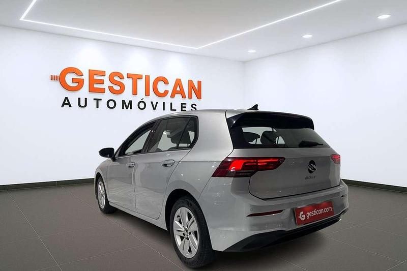 Usado VW Golf VIII Life 110 CV (80 kW) 2021 Gris Utilitario